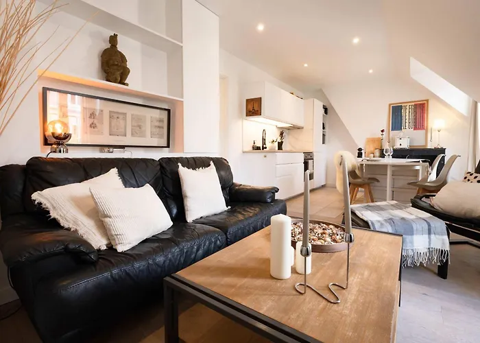 아파트 Bright 2br With Balcony Chic