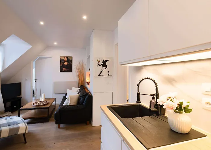 Bright 2br With Balcony Chic 파리