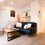 Bright 2br With Balcony Chic Apartment Paris