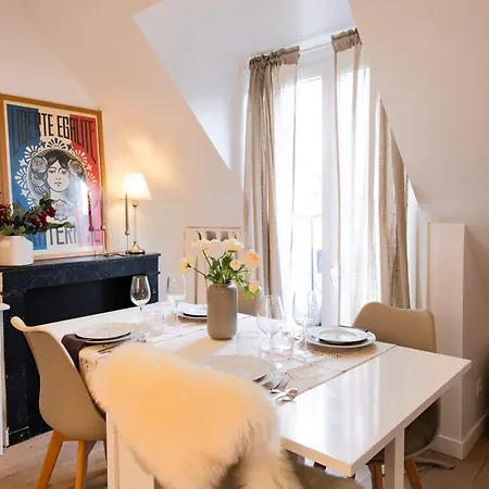 Bright 2br With Balcony Chic Apartment Paris