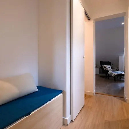 Bright 2br With Balcony Chic Διαμέρισμα *