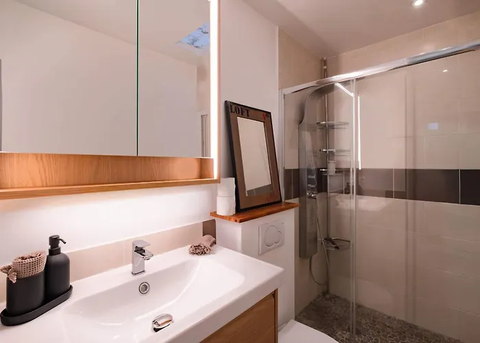 Bright 2br With Balcony Chic Appartement *