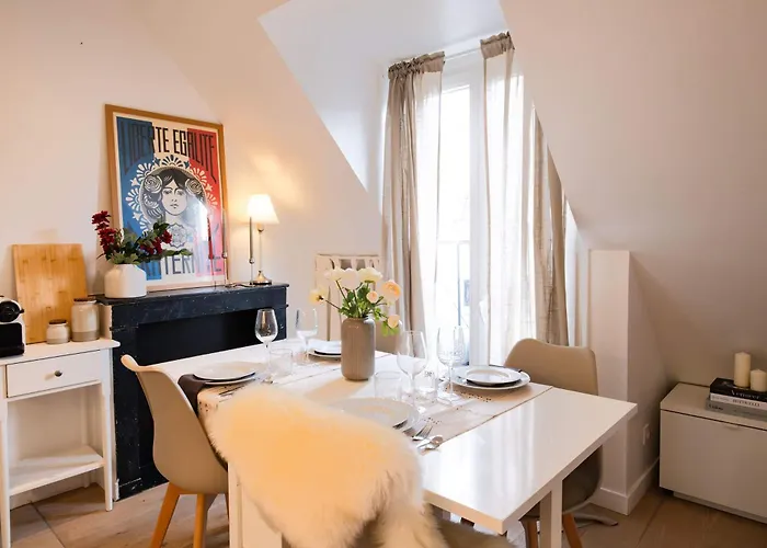 Bright 2br With Balcony Chic Appartement Parijs